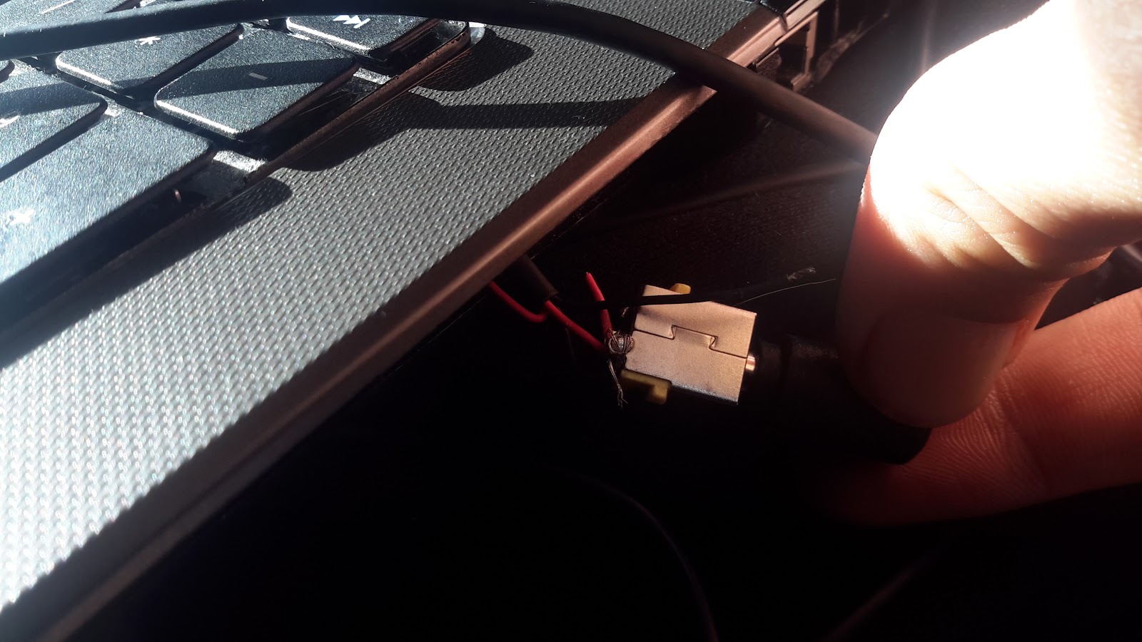 Natural Philosophy Fixing a laptop power jack connection without solder