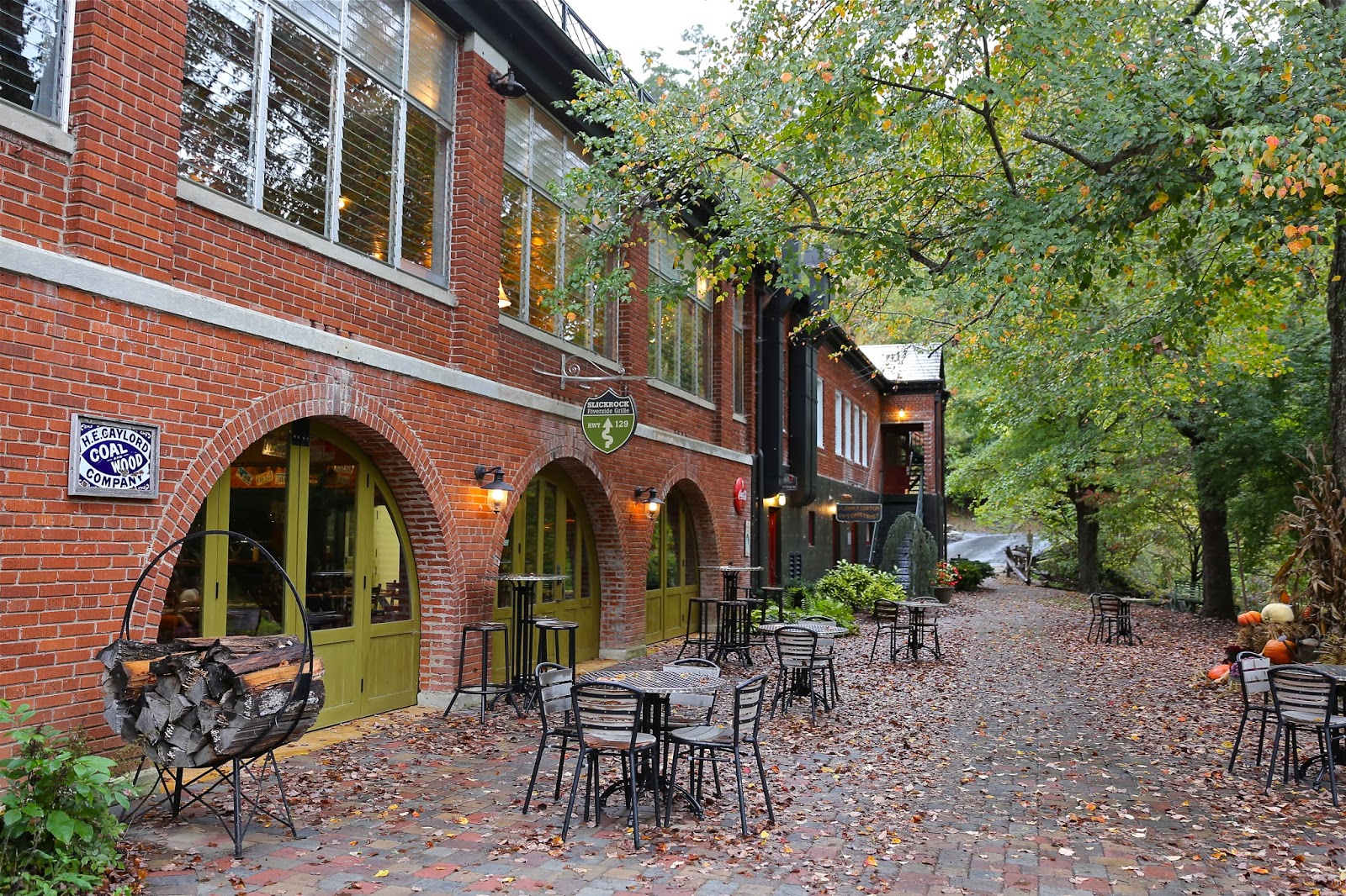 Sweet Southern Days Historic Tapoco Lodge in Robbinsville, North Carolina