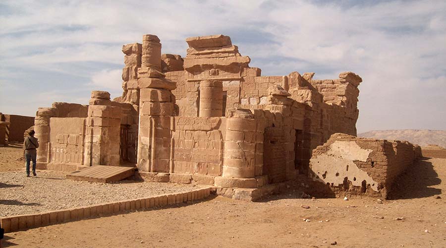 Yung desert temples. Храм в пустыне Шарм Эль. Шарм-Эль-Шейх руины. Руины Египта. Крепость наг Эль-Хагар.
