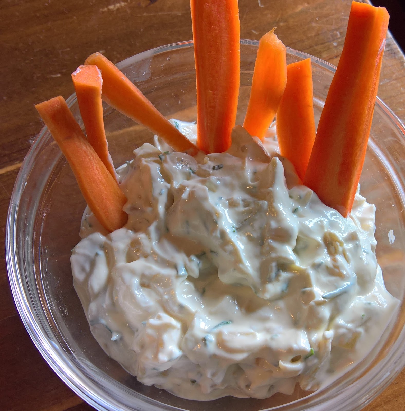 Sour cream and onions dip