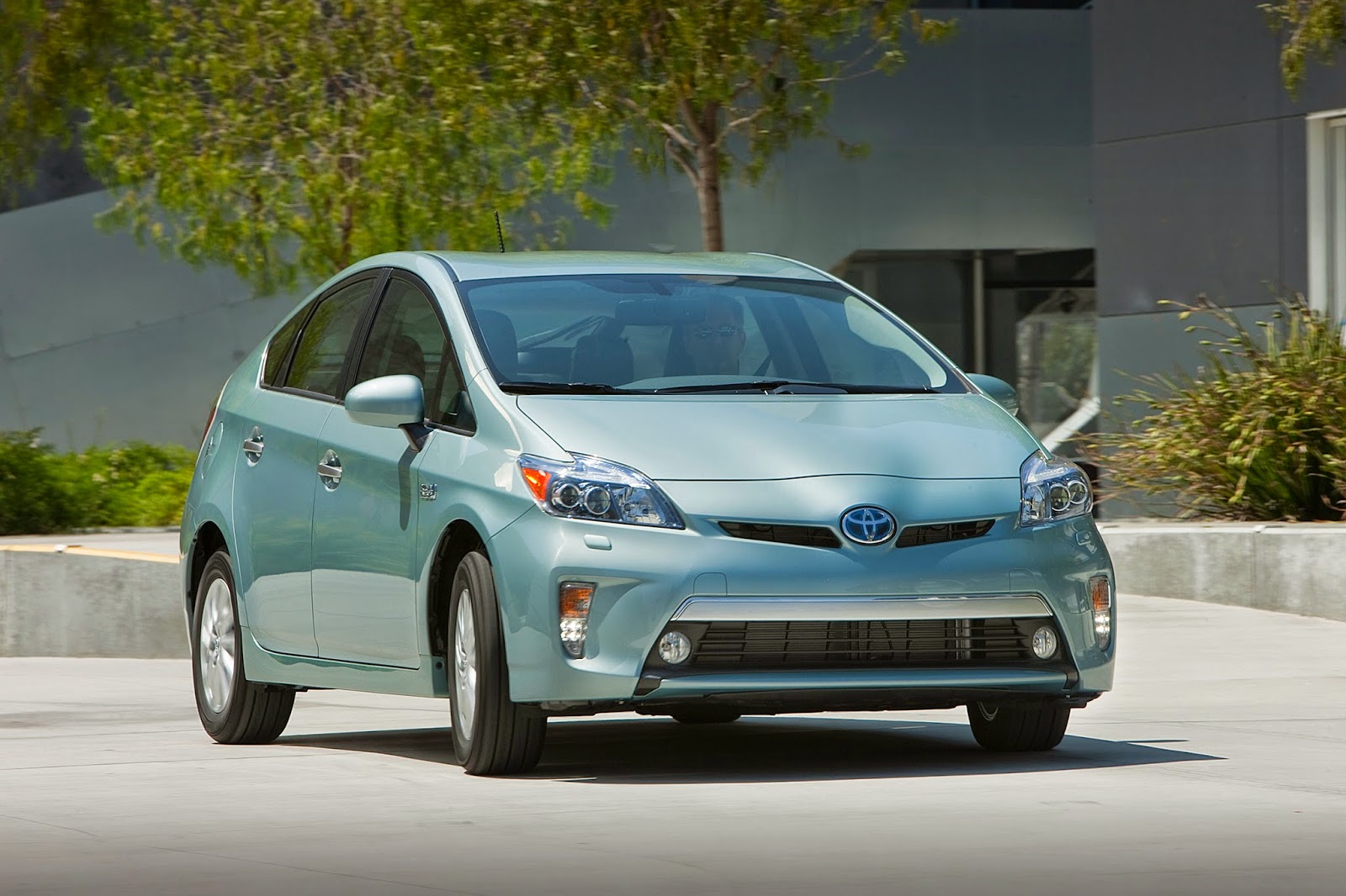 The Toyota Prius PlugIn How To Nearly Double The Mileage