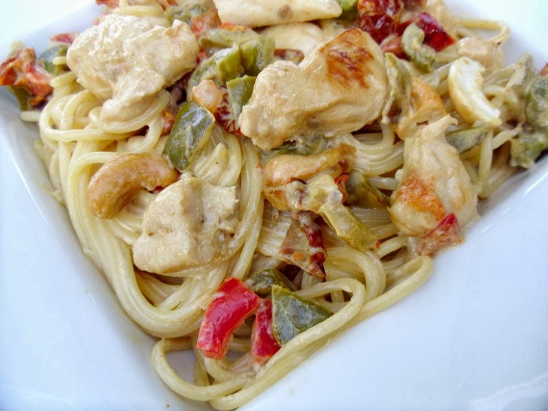 Gourmande ou passionnée... Spaghetti au poulet, poivrons, tomates