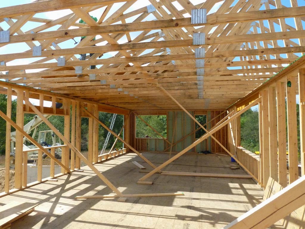 Under the Double Oak: OSB on the roof and walls (or, I'm rotten at ...
