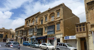 Balcones típicos malteses, Victoria, isla de Gozo.