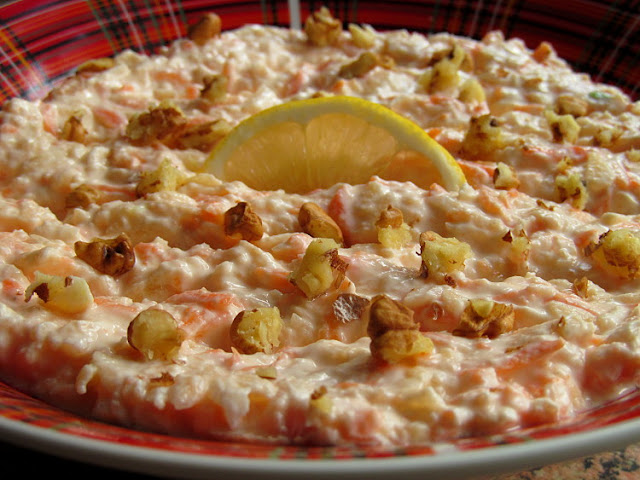 Салат из корневого сельдерея, моркови и яблока (Elmalı Havuçlu Kereviz Salatası)