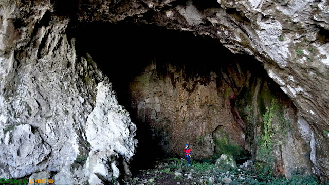 Via Ferrata La Hermida hasta la Cueva Piloña, regresando por el sendero de la Escontrilla hasta el pueblo cántabro de la Hermida.