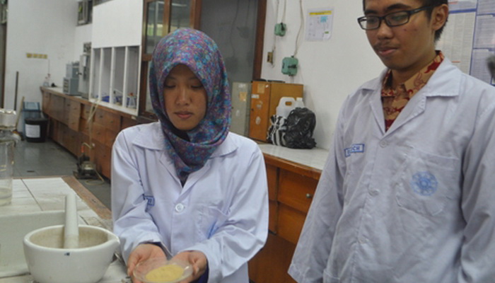 Begini Cara Olah Biji Durian Jadi Kantong Plastik