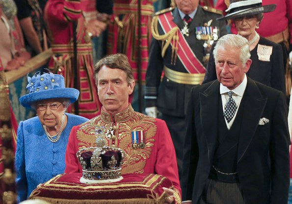 This year the Queen not wearing the imperial state crown and robes of state