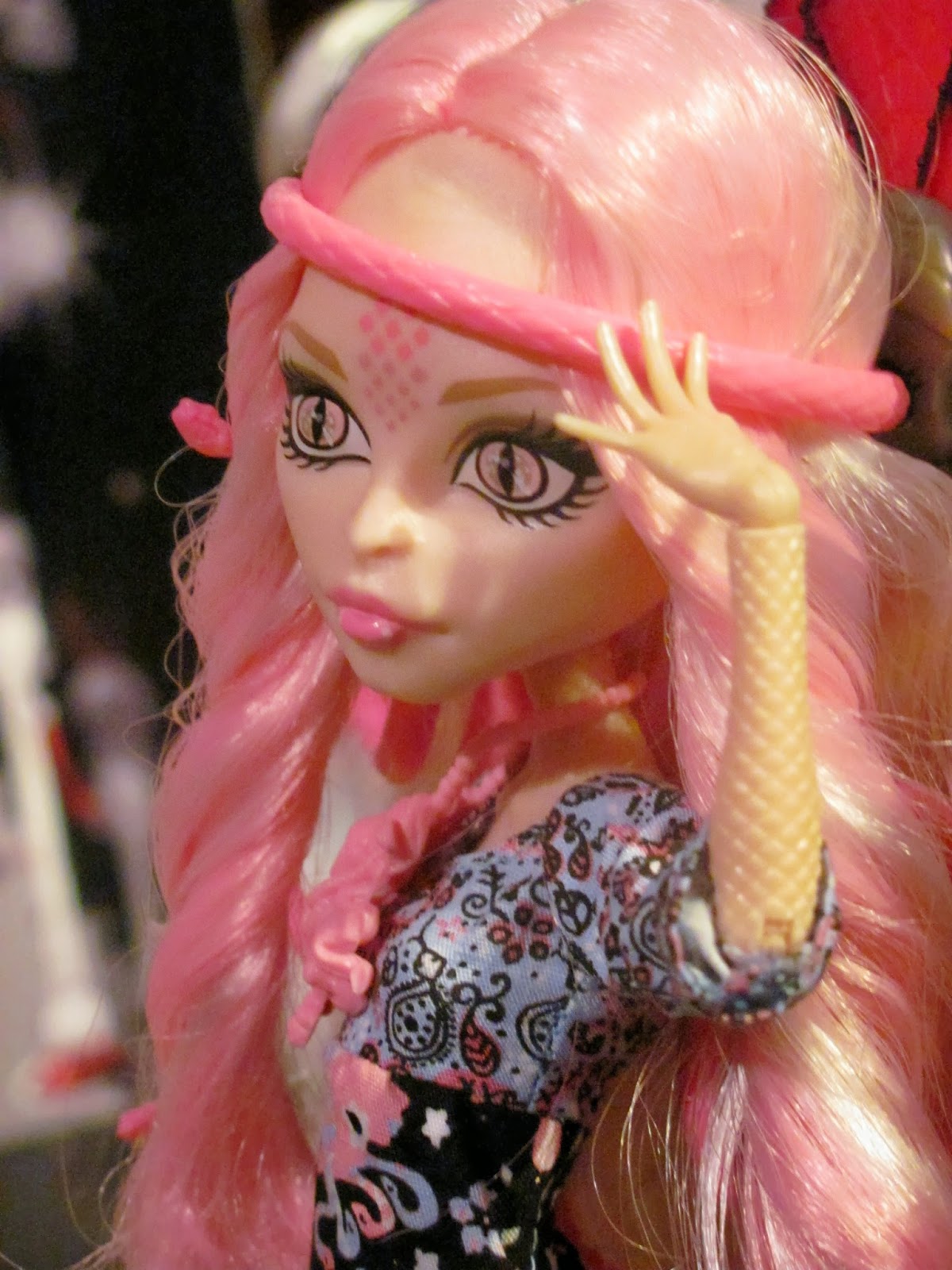 Dolls Within Pictures: Viperine Gorgon Review