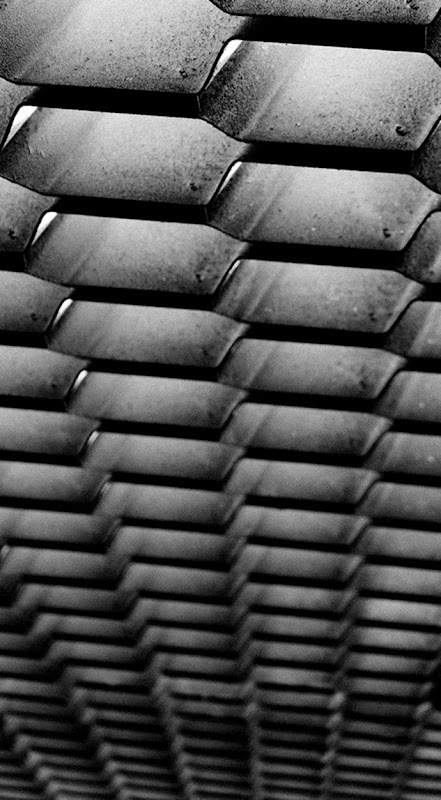 iPhone6papers vi91 honeycomb metal dark pattern