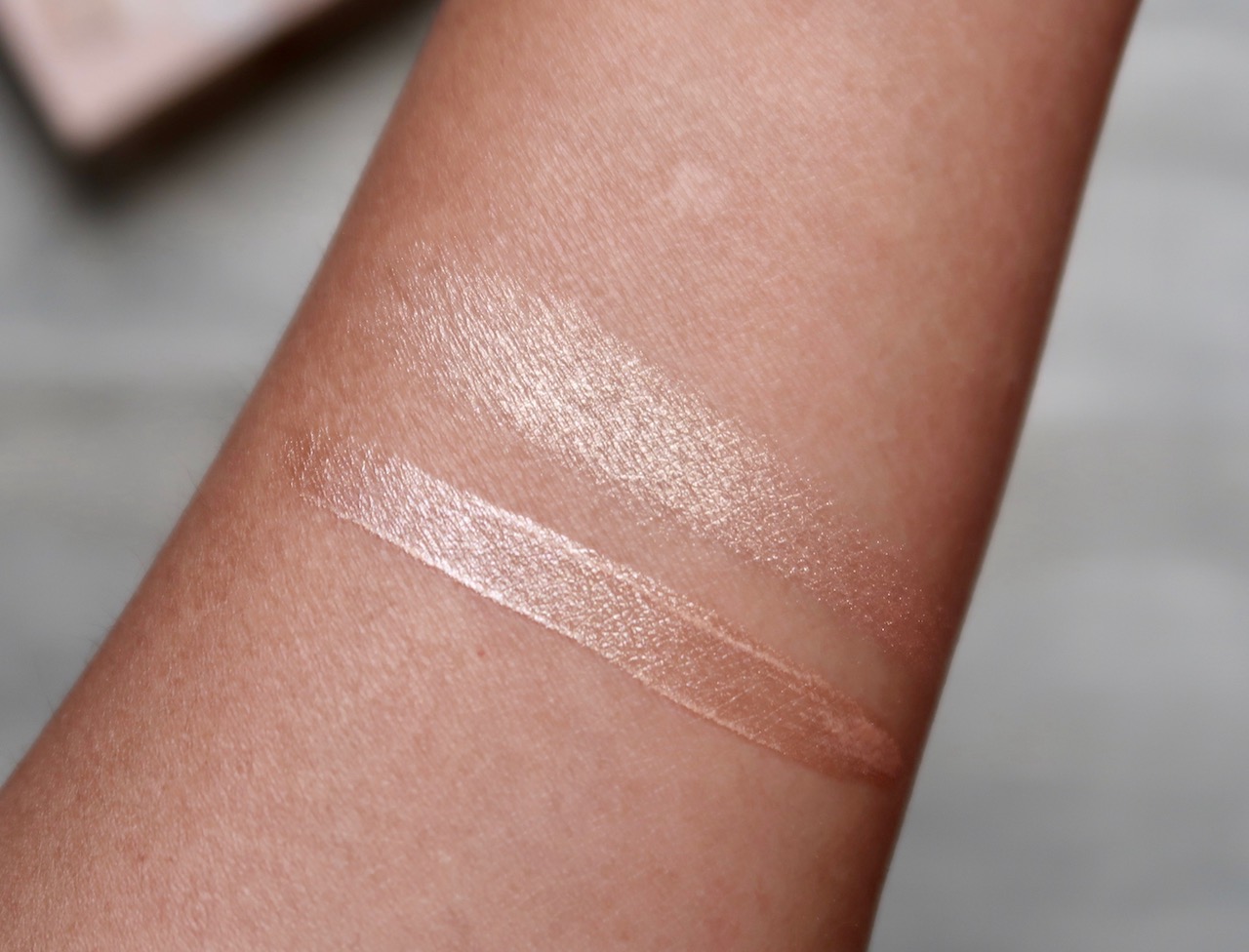 permeabilitet heldig Souvenir Becca Glow On The Go Shimmering Skin Perfector Opal Review: For super  radiant skin!