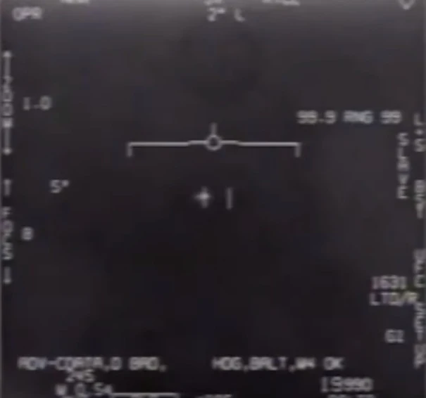 Here's-the-amazing-UFO-the-two-Navy-Top-Guns-chased-on-that-day.