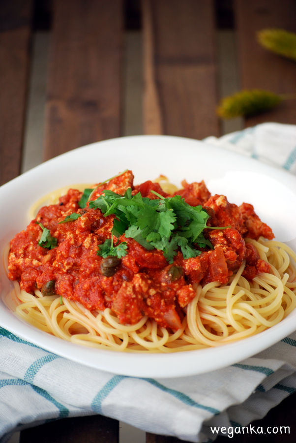 Spaghetti z sosem bolognese z tofu