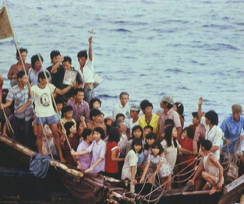 Pulau Bidong Vietnamese Refugee Camp in Malaysia: Pulau Bidong / Trại ...