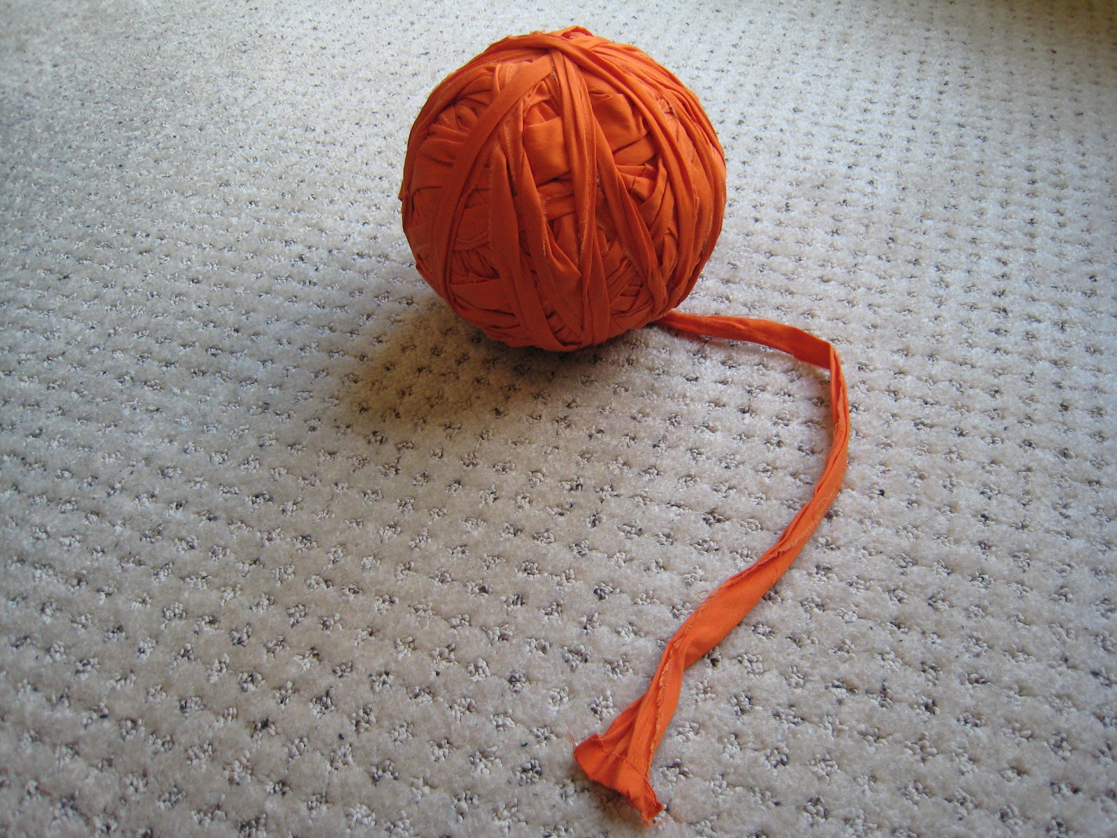 Rhody Life: DIY: Rag Rug - Part 1