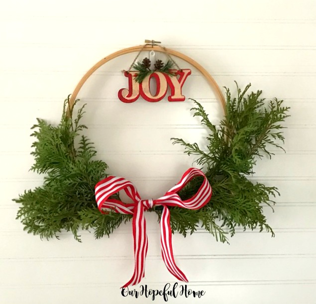DIY Embroidery Hoop Christmas Wreath