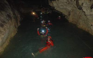 10 Kolam renang alami dalam gua di Indonesia gua sujmber ngerong