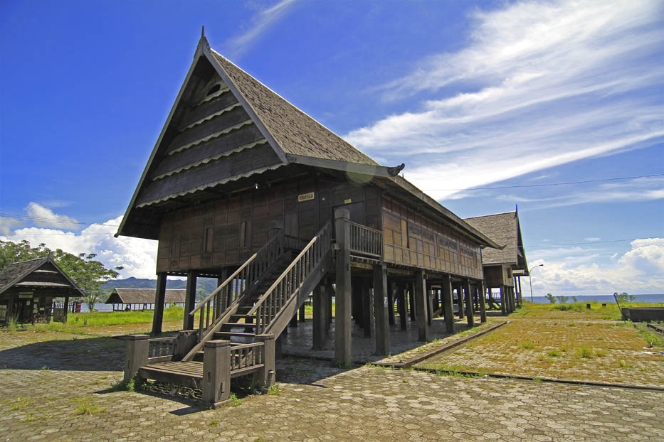 Budaya Sulawesi Barat  THE COLOUR OF INDONESIA