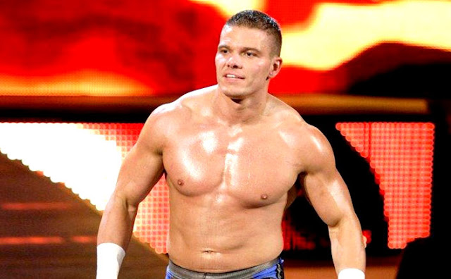 Tyson Kidd reapareceu treinando nos ringues