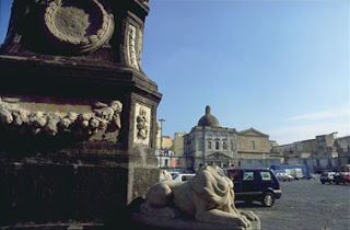 Carosone's boyhood home in Naples was in a street close to the historic square, Piazza Mercato