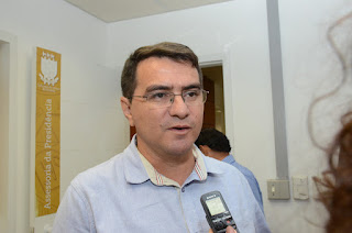 Prefeito de Picuí Olivânio Remígio anuncia pagamento dos servidores municipais