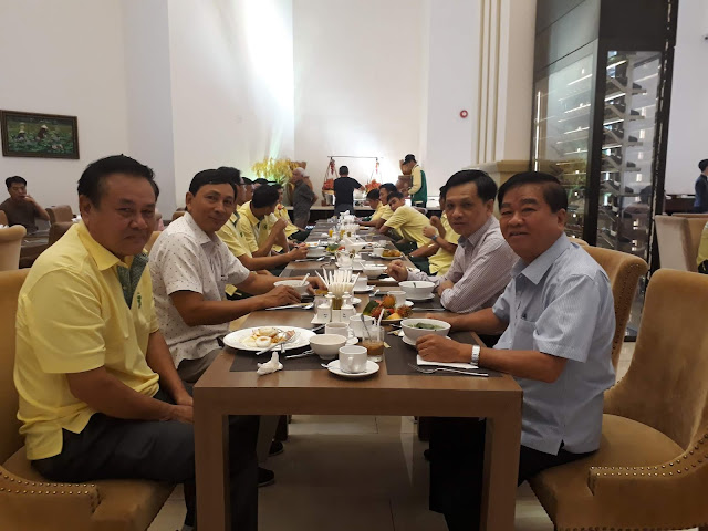 Ông Nguyễn Xuân Hàn mời điểm tâm đội tuyển nam TPHCM
