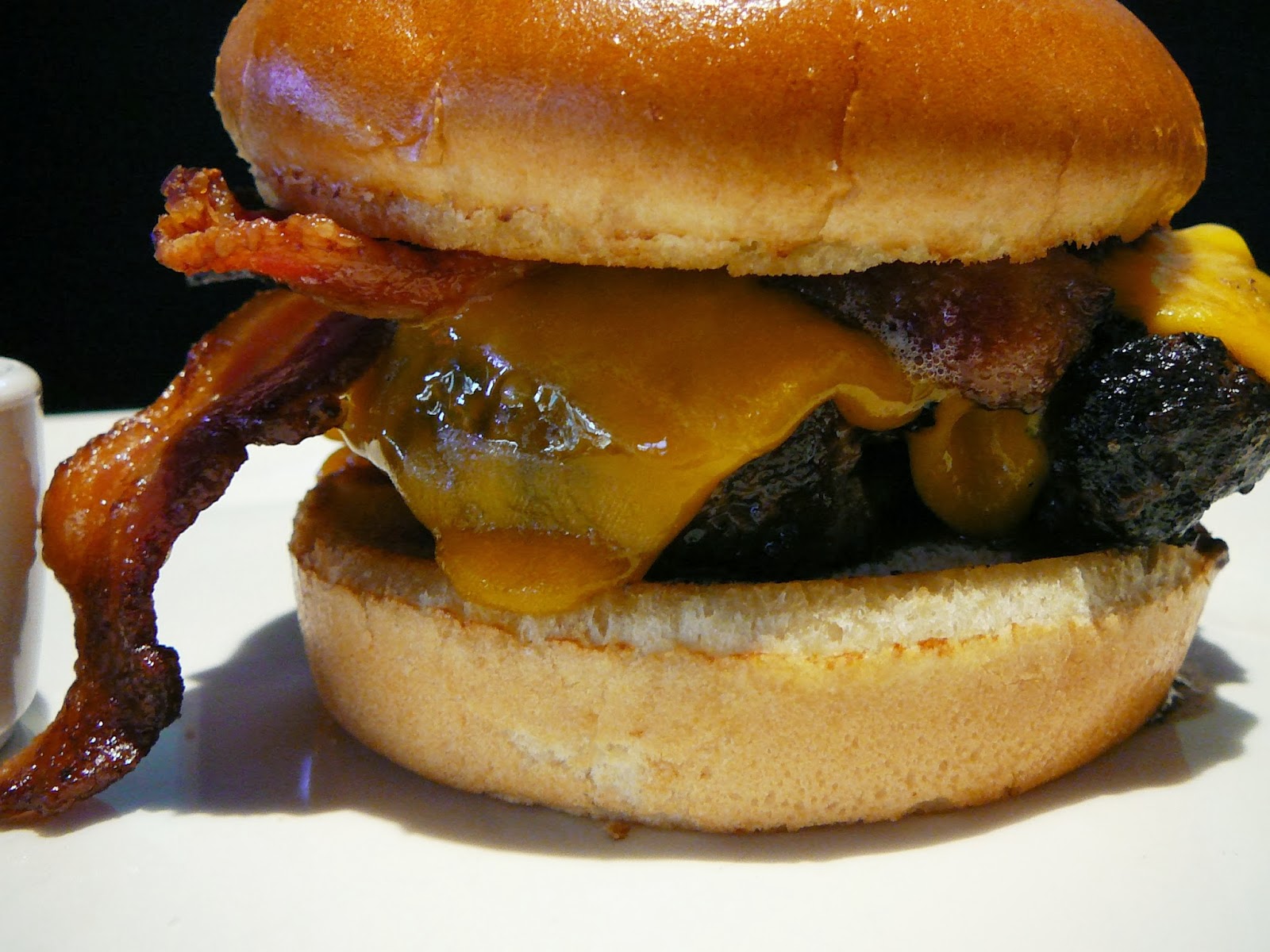 Bill Cianci's (Mostly) Burger Reviews Yard House, West Nyack, NY