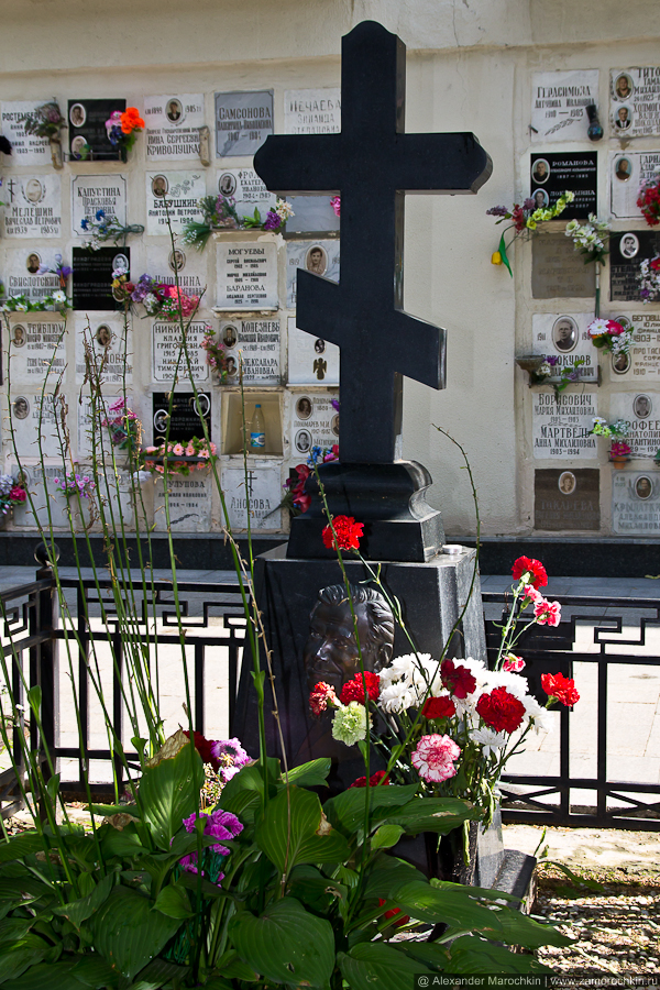 могила соломина виталия на ваганьковском. виталий соломин ваганьковское кладбище. могила виталия соломина похороны. виталий соломин ваганьковское кладбище. виталий соломин могила на ваганьковском.