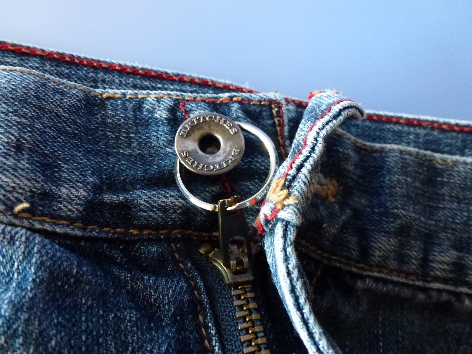 Use Split Rings to Keep Zippers Up! / The Beading Gem