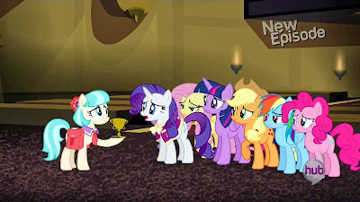 Coco Pommel gives Rarity her trophy