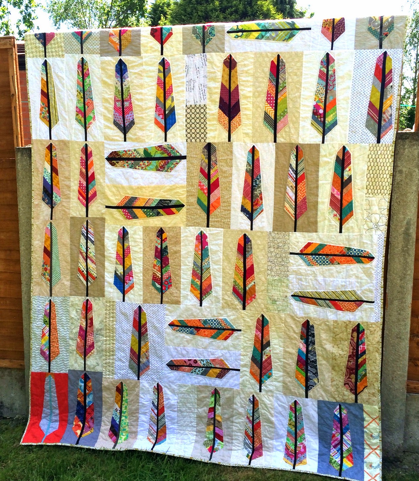 Sunny Bees of a Feather Quilt / CHARM ABOUT YOU