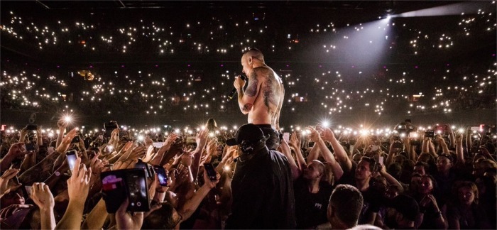 Immagine di copertina del profilo Twitter dei Linkin Park @linkinpark addio-Chester-Bennington-Linkin-Park