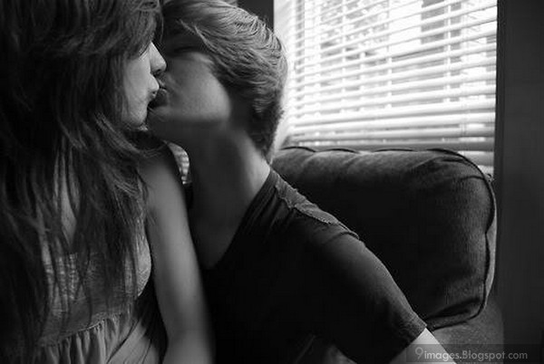 Teen Couples Kissing 11