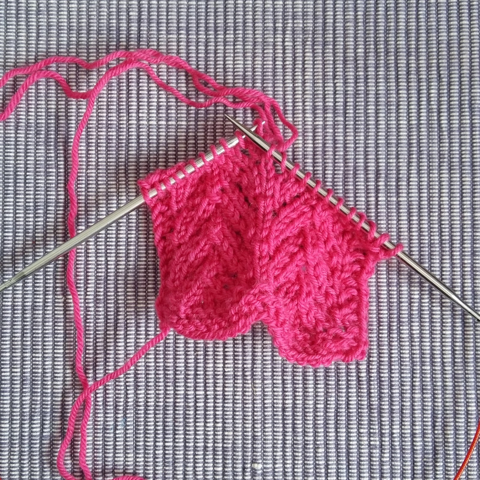 Confessions of a YarnAddict: Monday Mini Tip: Unpicking stitches & rows