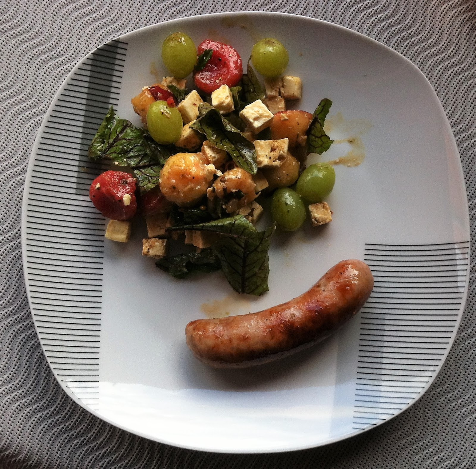 Marlis + Peters Küchenwelt: Putenbratwurst mit buntem Salat