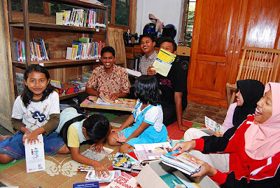 Pemberdayaan Masyarakat Melalui Perpustakaan Untuk Menumbuhkan Budaya Baca Warga Desa