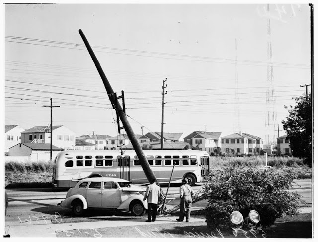 Yesterday Today 35 Remarkable Photos Of Traffic Accidents