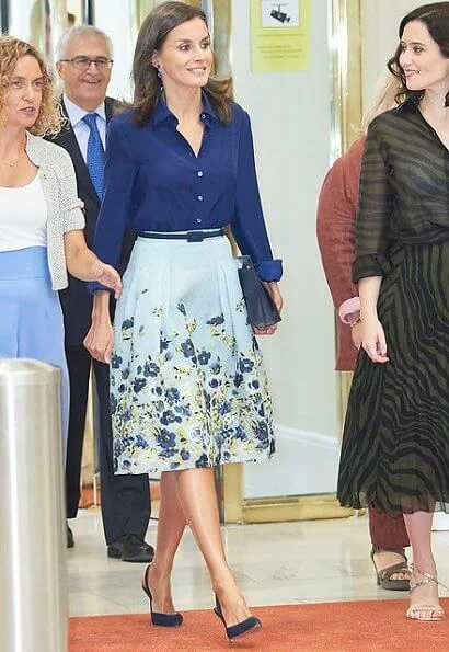 Queen Letizia wore Carolina Herrera flower party skirt, Carolina Herrera high-heel slingback pumps, blue diamond earrings
