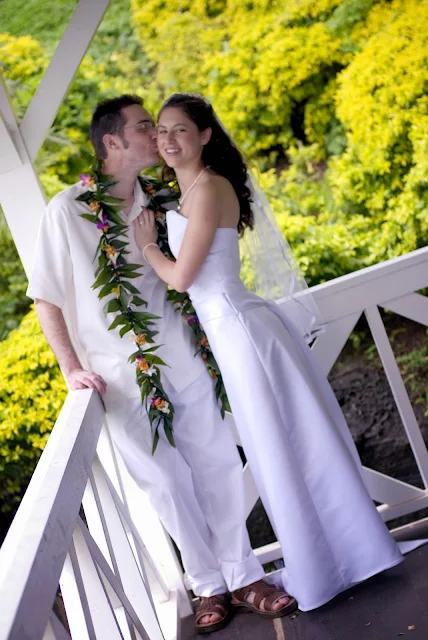 photos of hawaii wedding