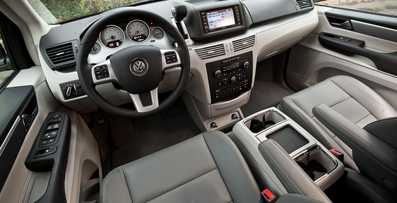 2018 Volkswagen Routan, Minivan
