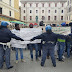 Migranti,in centinaia in piazza ad Ancona. Forza Nuova espelleteli tutti. 