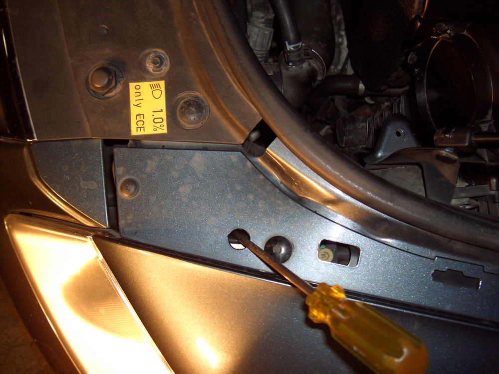 Volkster Action Touareg Headlight Bulb Replacement