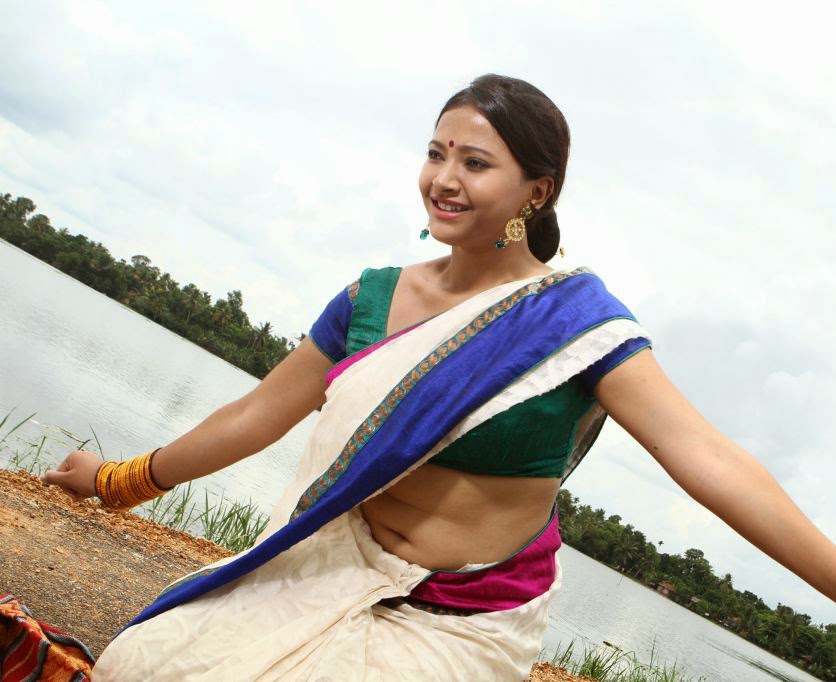 Swetha Basu Prasad Hot Navel In Saree Hd Photos ~ Actress Rare Photo Gallery