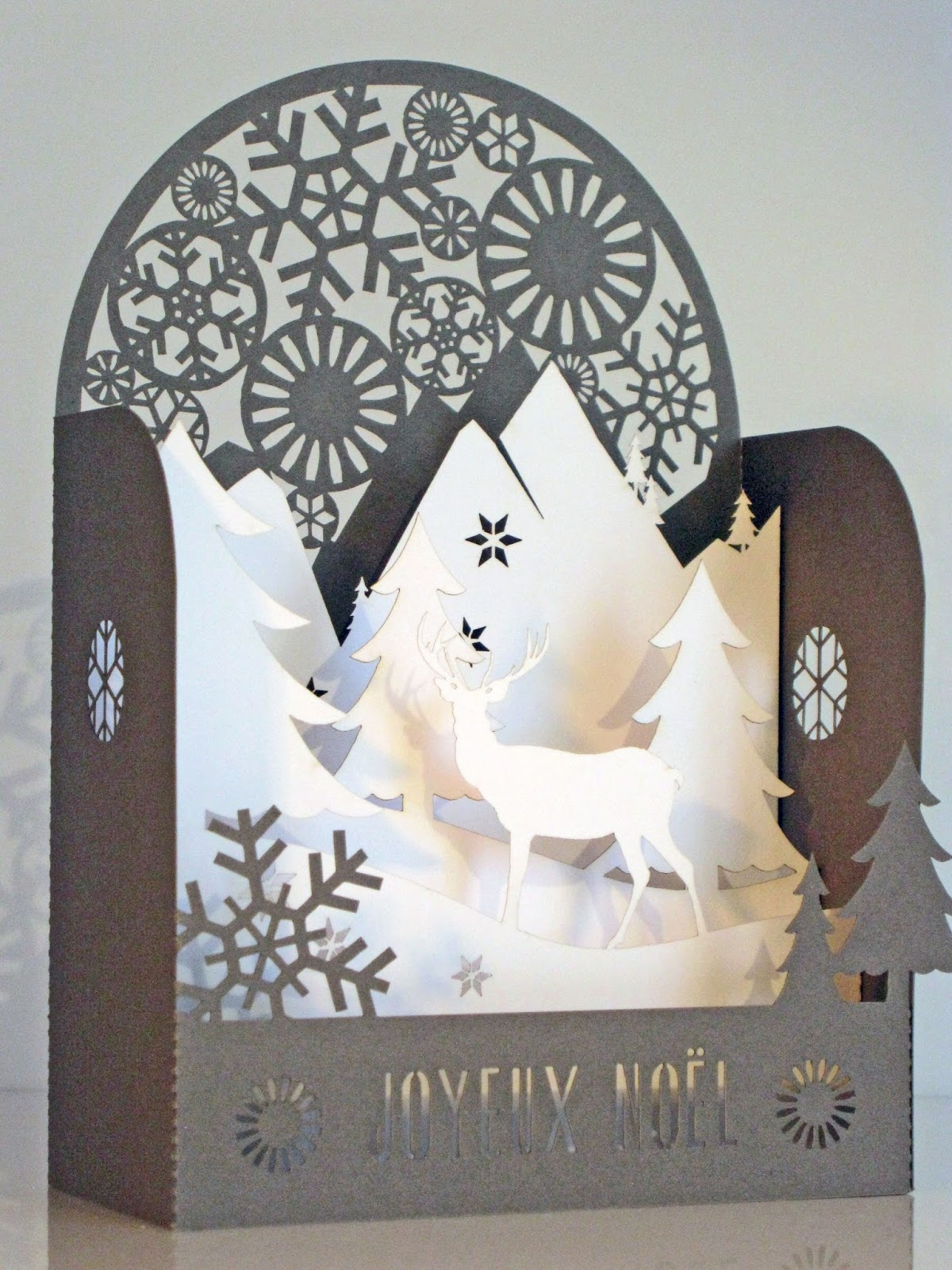 KIRIGAMI KIRIGAMIZA Joyeux Noël et Bonne Année en Kirigami