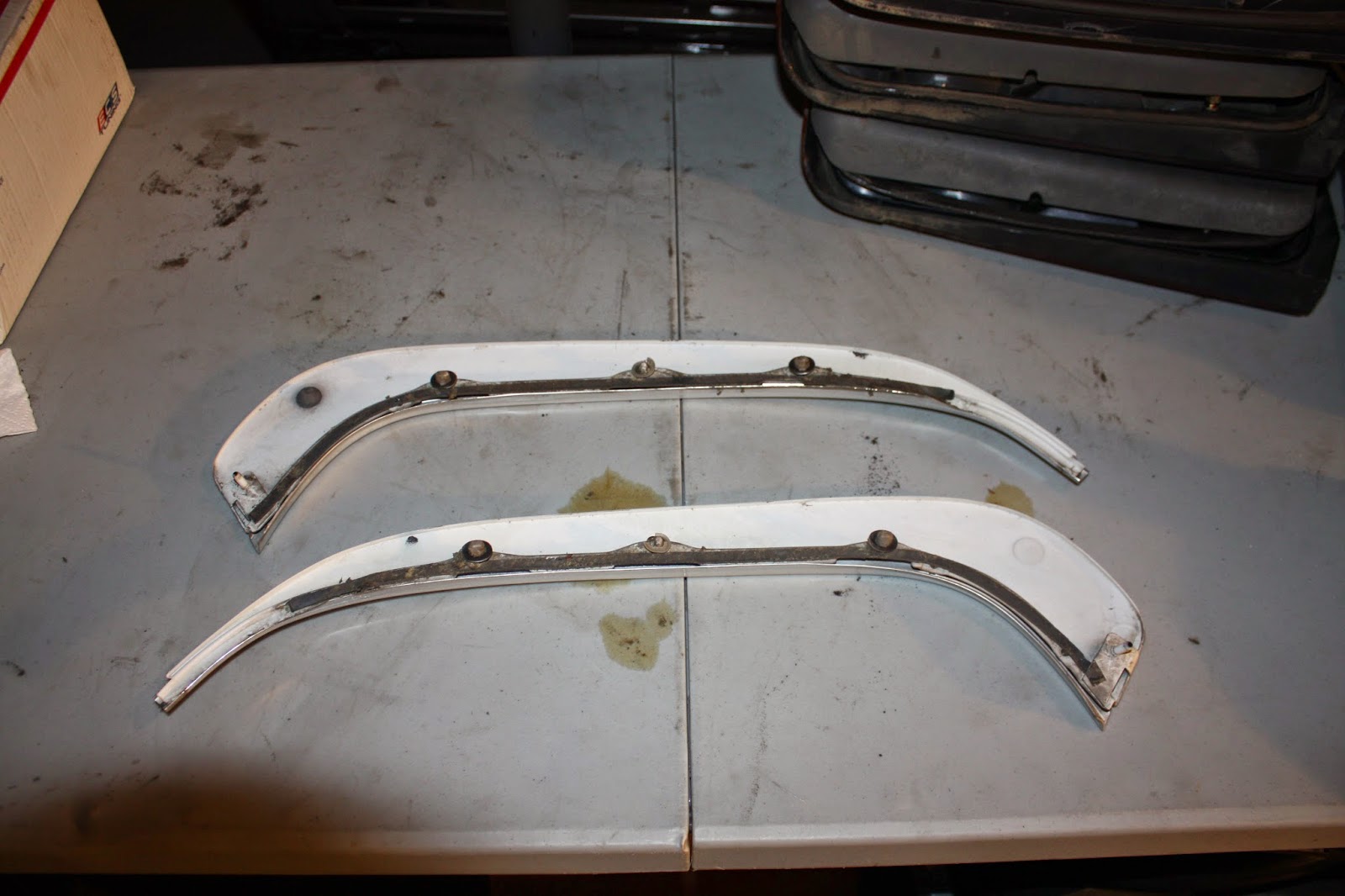 KrEvCon BMW Parts E30 Window Trim (White Rear Vent Window Trim Molding)