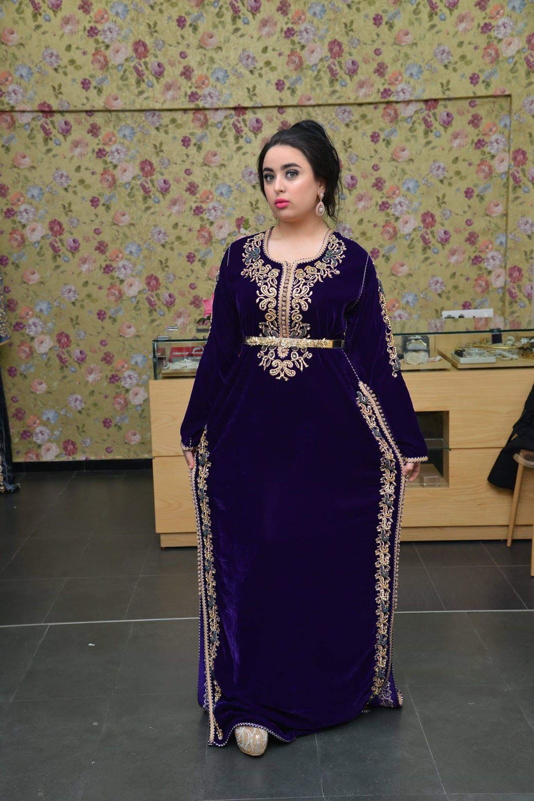 من أروع موديلات قفاطين مغربية بثوب الموبرة الراقي