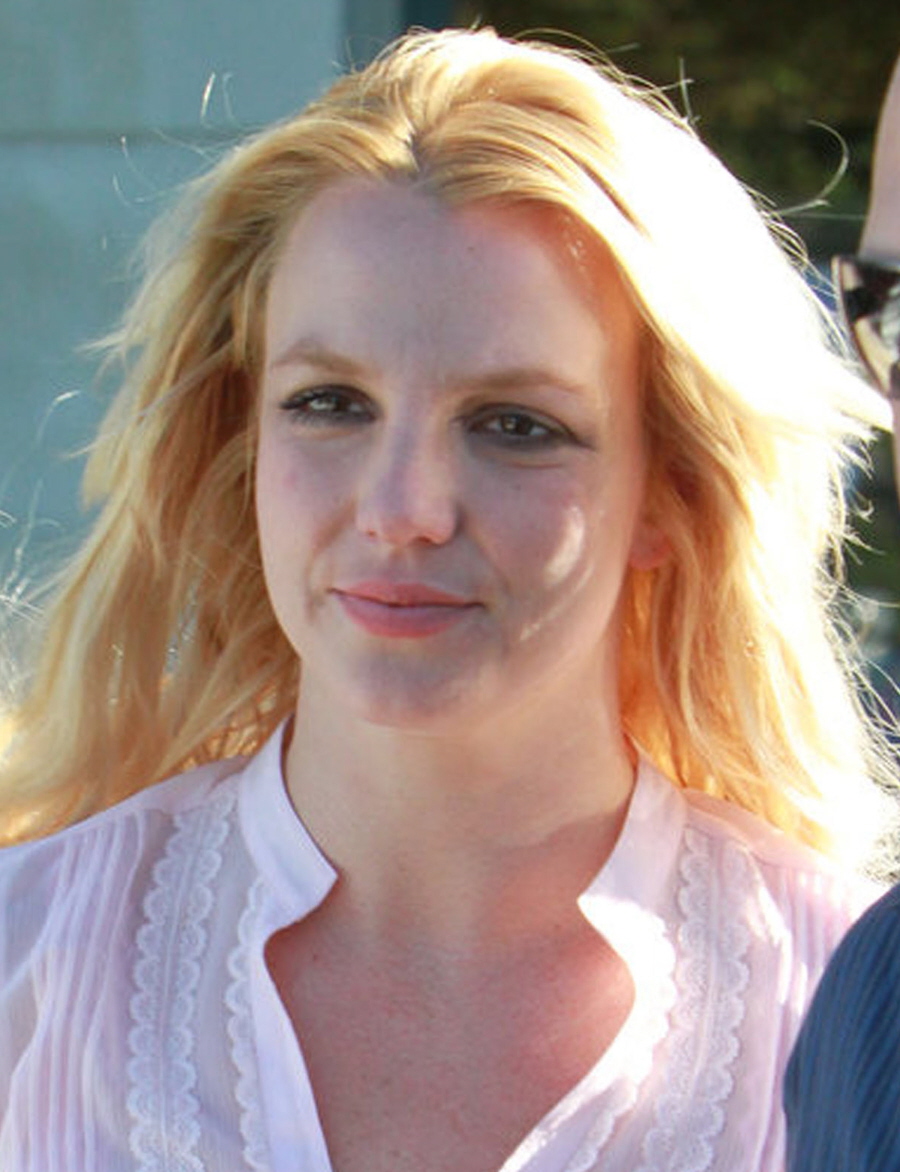 Britney Spears Without Makeup Pose ~ Smashgossips