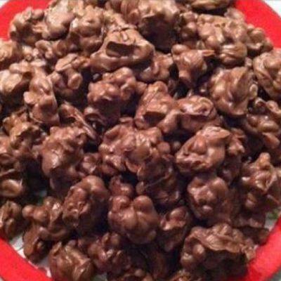 enjoy &amp; have a nice meal !!!: Crockpot Christmas Candy