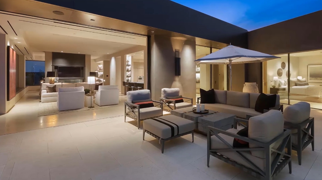 31 Interior Design Photos vs. 1616 Blue Jay Way, Los Angeles Luxury Home Tour