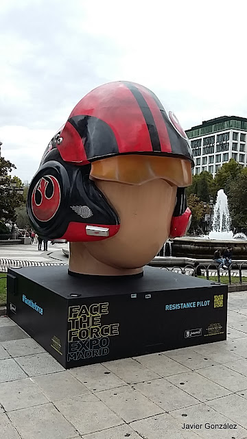 Exposición de 8 cascos en las calles de Madrid. Exhibition 8 helmets in Madrid streets
